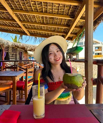 Madagascar Beauty Tours client in fishing village